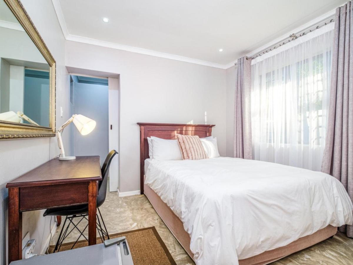 Hurlingham House Guest House ヨハネスブルグ エクステリア 写真