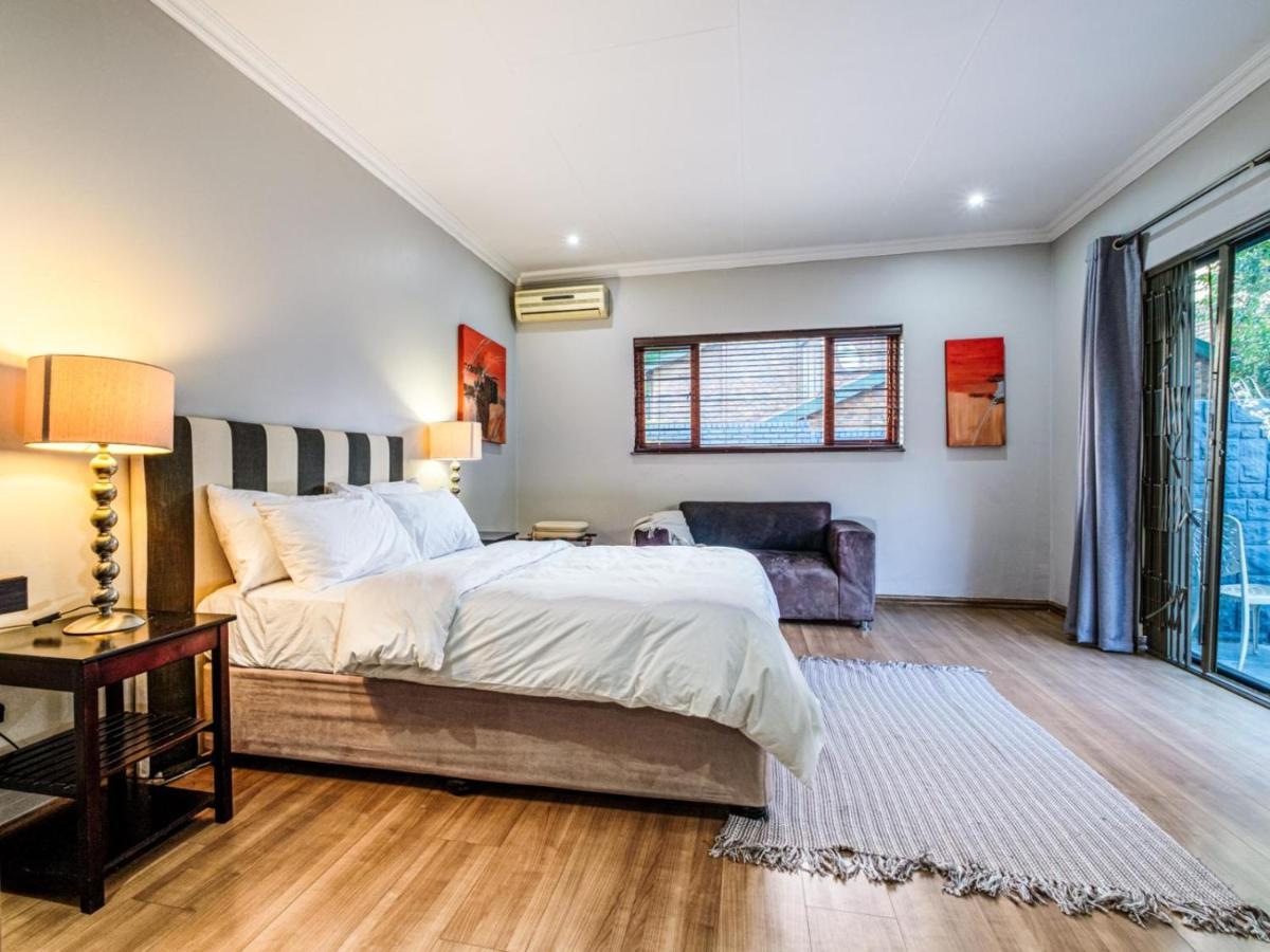 Hurlingham House Guest House ヨハネスブルグ エクステリア 写真
