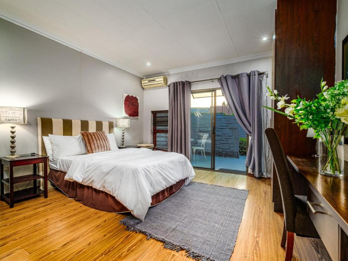 Hurlingham House Guest House ヨハネスブルグ エクステリア 写真