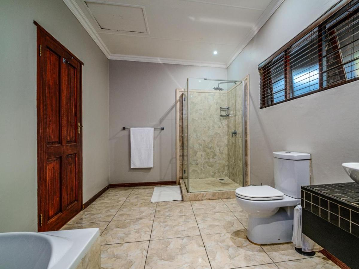 Hurlingham House Guest House ヨハネスブルグ エクステリア 写真
